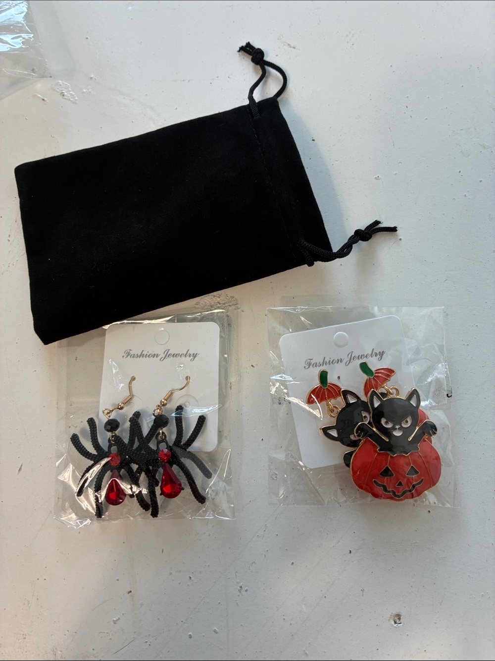 Amazon Set of 2 Halloween Theme Drop Dangle Earrings Spiders and Cats